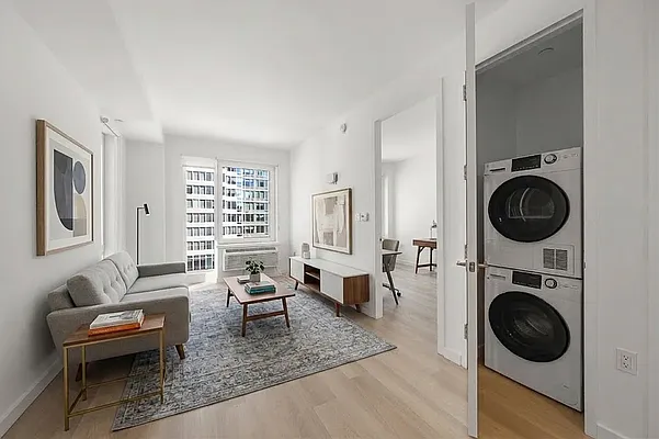 Living room, photo 1