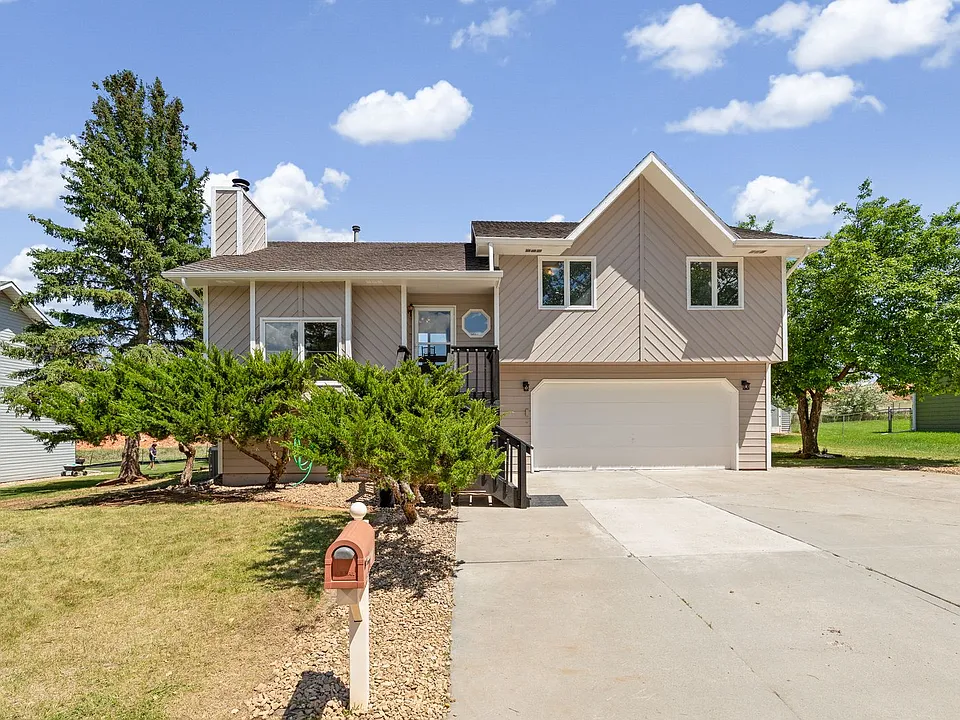 3704 Meadowbrook Dr