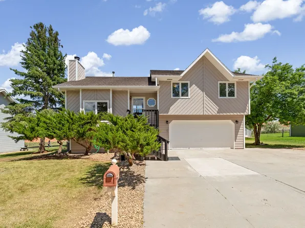 3704 Meadowbrook Dr, Rapid City, SD 57702