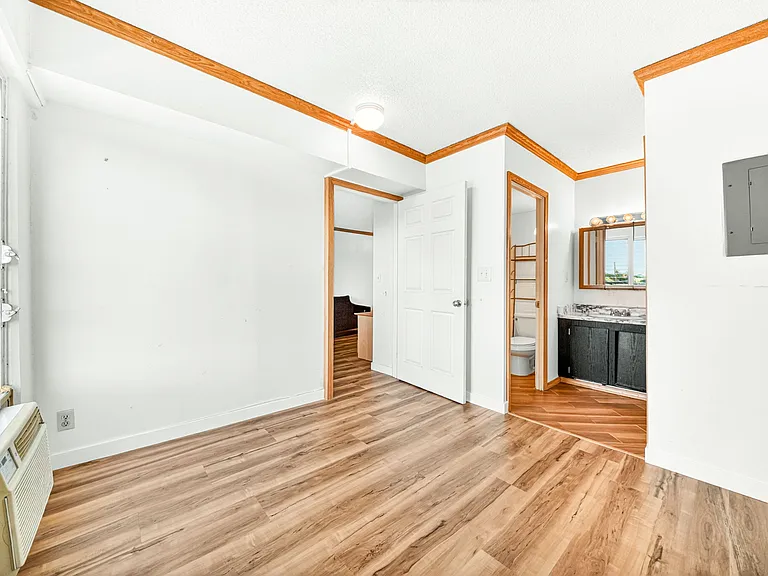 3388 Salt Lake Blvd #204 — Photo 4
