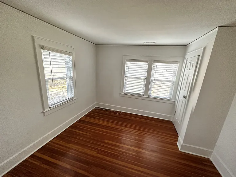 134 Toms Rd — Photo 12