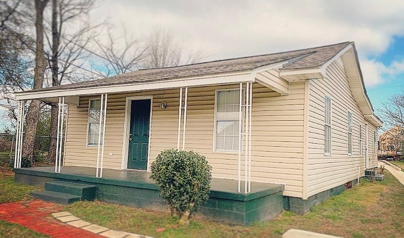 1st image of 404 18th St E