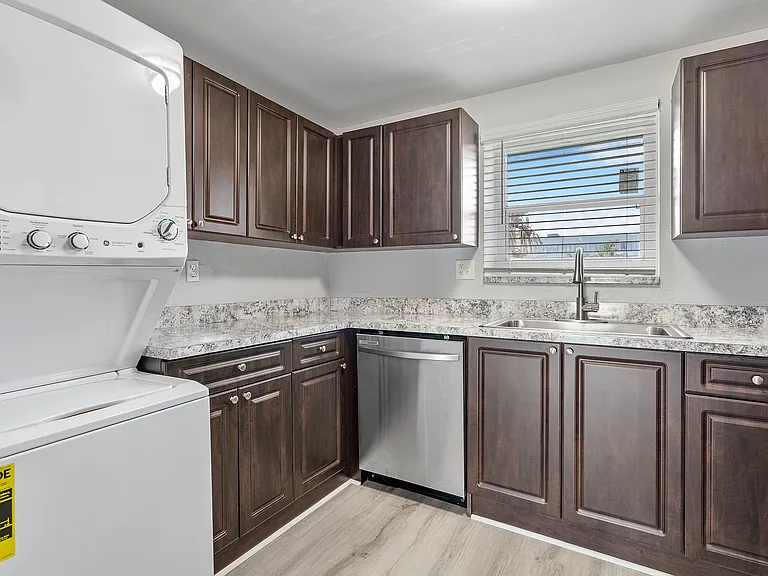 Lush Apartments — Photo 6