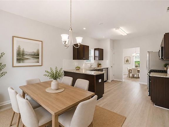 4th image of 35 Crescent Ln