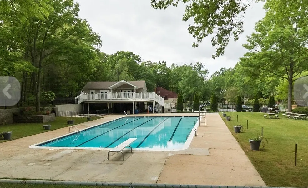 100 Berrywood Dr photo 1