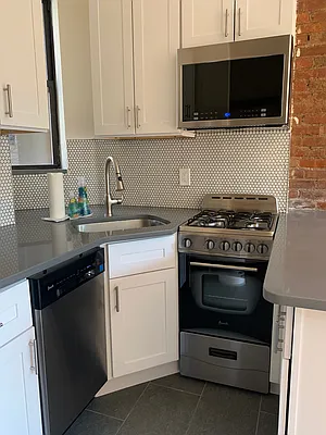 Rented by Chartwell Manhattan Realty | media 16