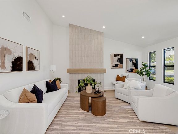 4th image of 335 S Parish Pl