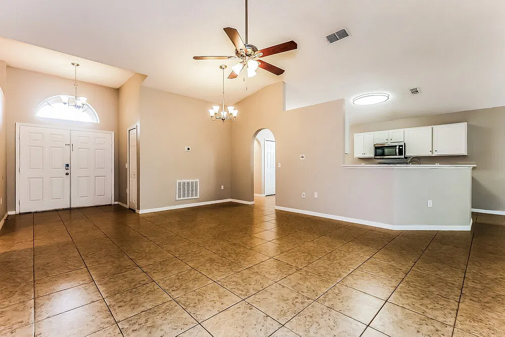 3 bed, 2.0 bath, 1614 sqft, $3,040 — Photo 3