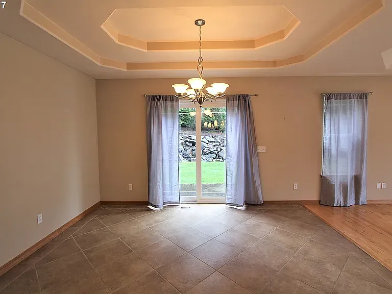 1326 Howard St — Photo 6