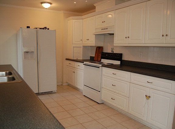 4th image of 4056 Sweetbriar Dr