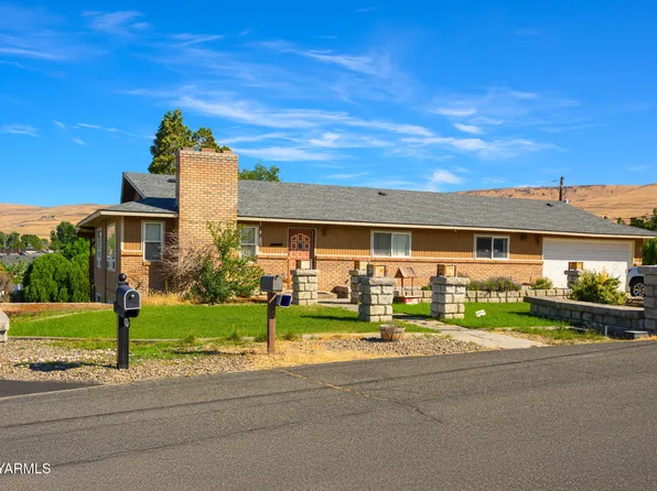 104 Roza Vista Dr, Yakima, WA 98901