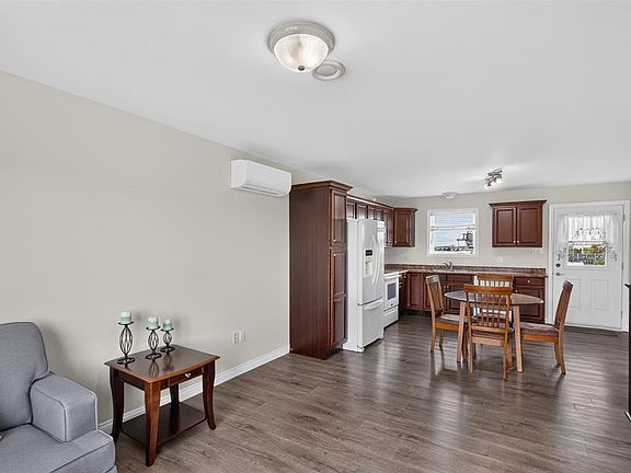5th image of 7 Buckingham Drive