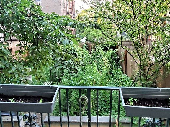 2nd image of 198 Nassau Ave #1RR