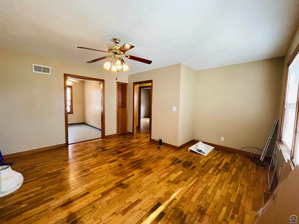 822 NE Green St, Topeka, KS 66616 Zillow