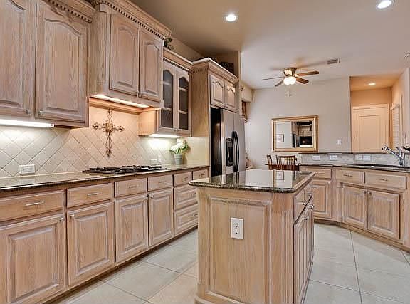 5th image of 2607 Queen Elizabeth Blvd
