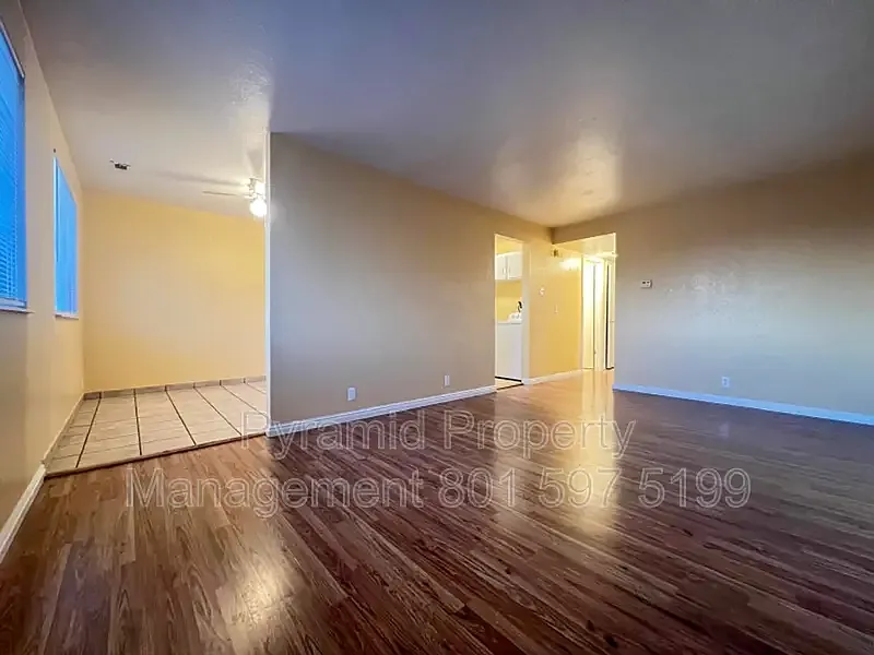 2 bed, 1.0 bath, 800 sqft, $1,195 — Photo 2