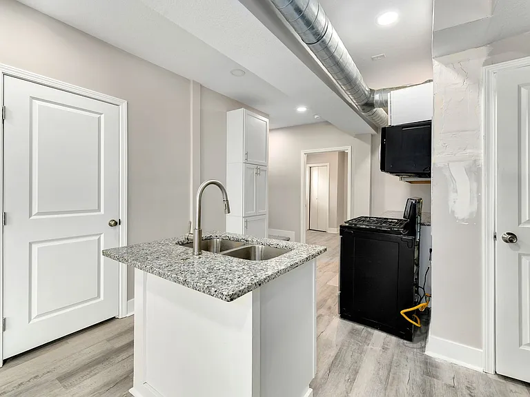 2313 Michigan Ave — Photo 30