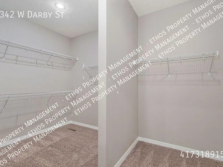 2342 W Darby St — Photo 30
