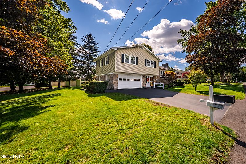 2nd image of 28 Donna Drive