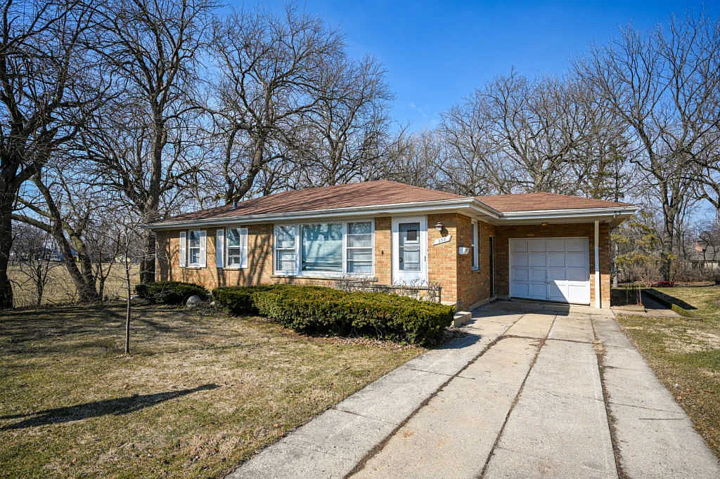 238 Linden St photo 1