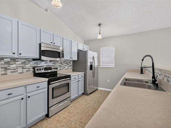 3rd image of 2225 SANDRIDGE CIRCLE