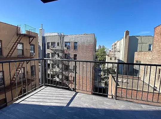 Rented by REAL New York | media 21