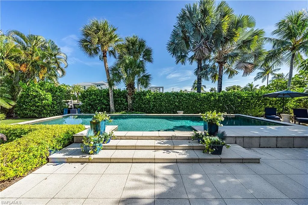 5 bed, 4.5 bath, 4585 sqft, $55,000 — Photo 4