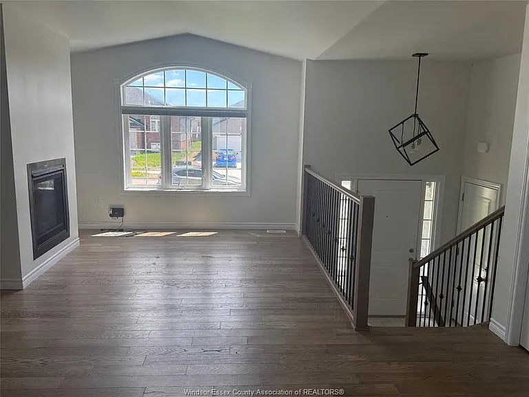 394 Hemlock Ln #UPPER — Photo 3
