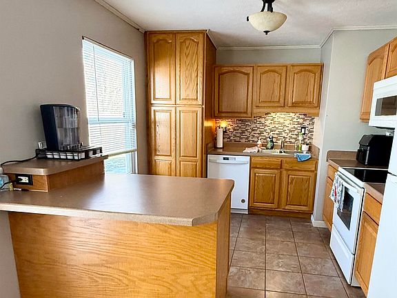 5th image of 344 S Poplar Dr