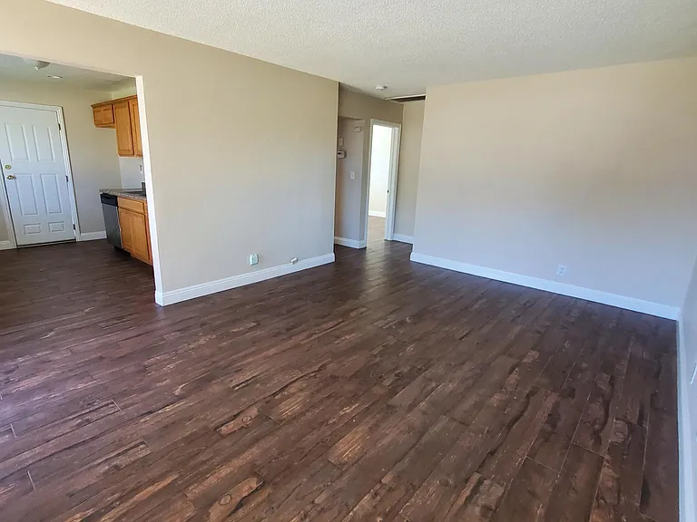 33670 Avenue C — Photo 3