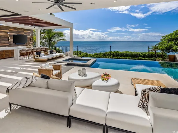 213 Kaalawai Pl, Honolulu, HI 96816