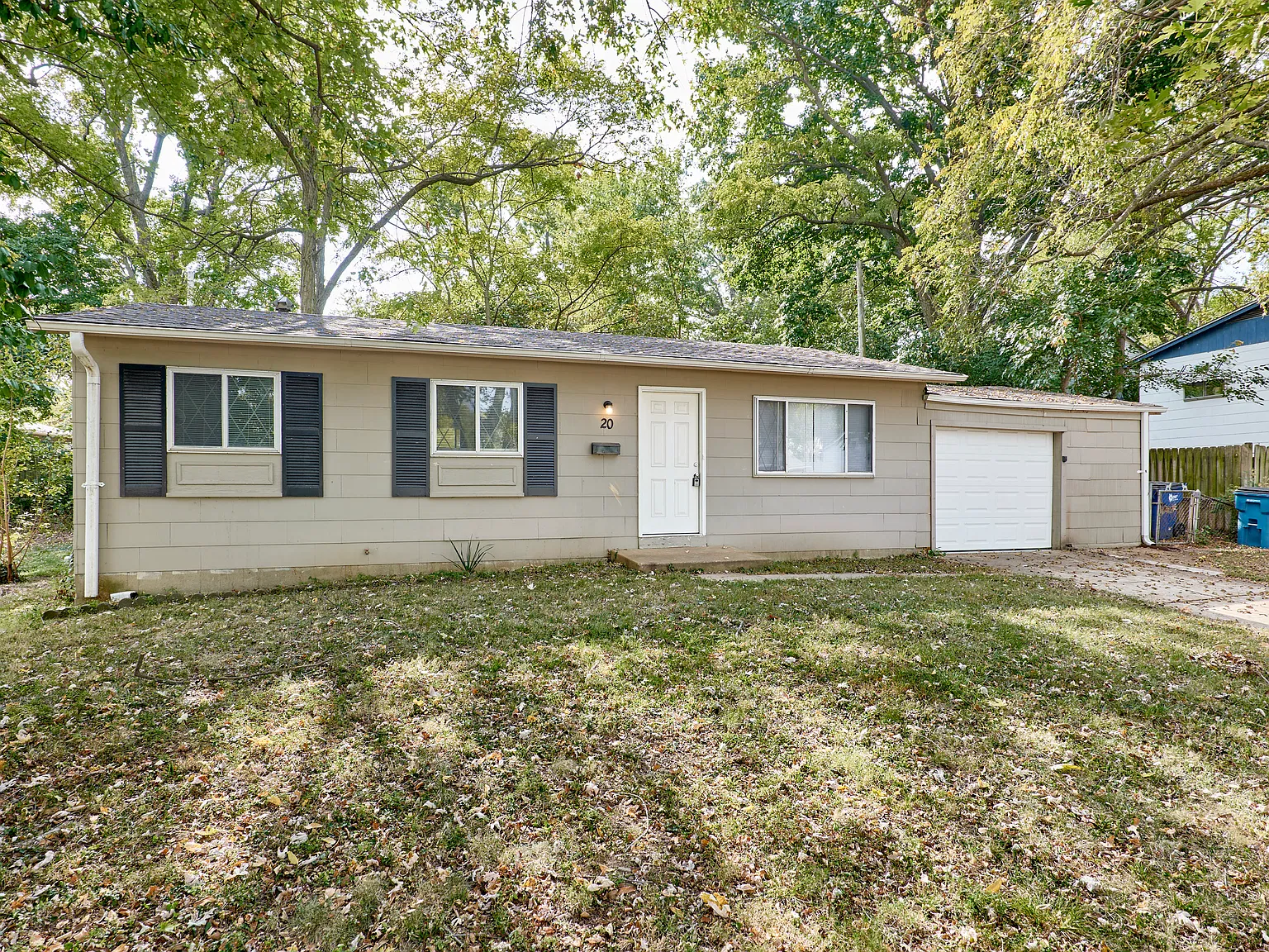 3 bed, 912 sqft, $1,400 — Photo 1