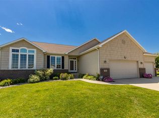 1615 Quail Run Ln, Cedar Falls, IA 50613