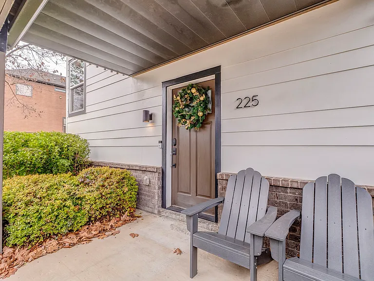 225 Crumley St SW — Photo 42