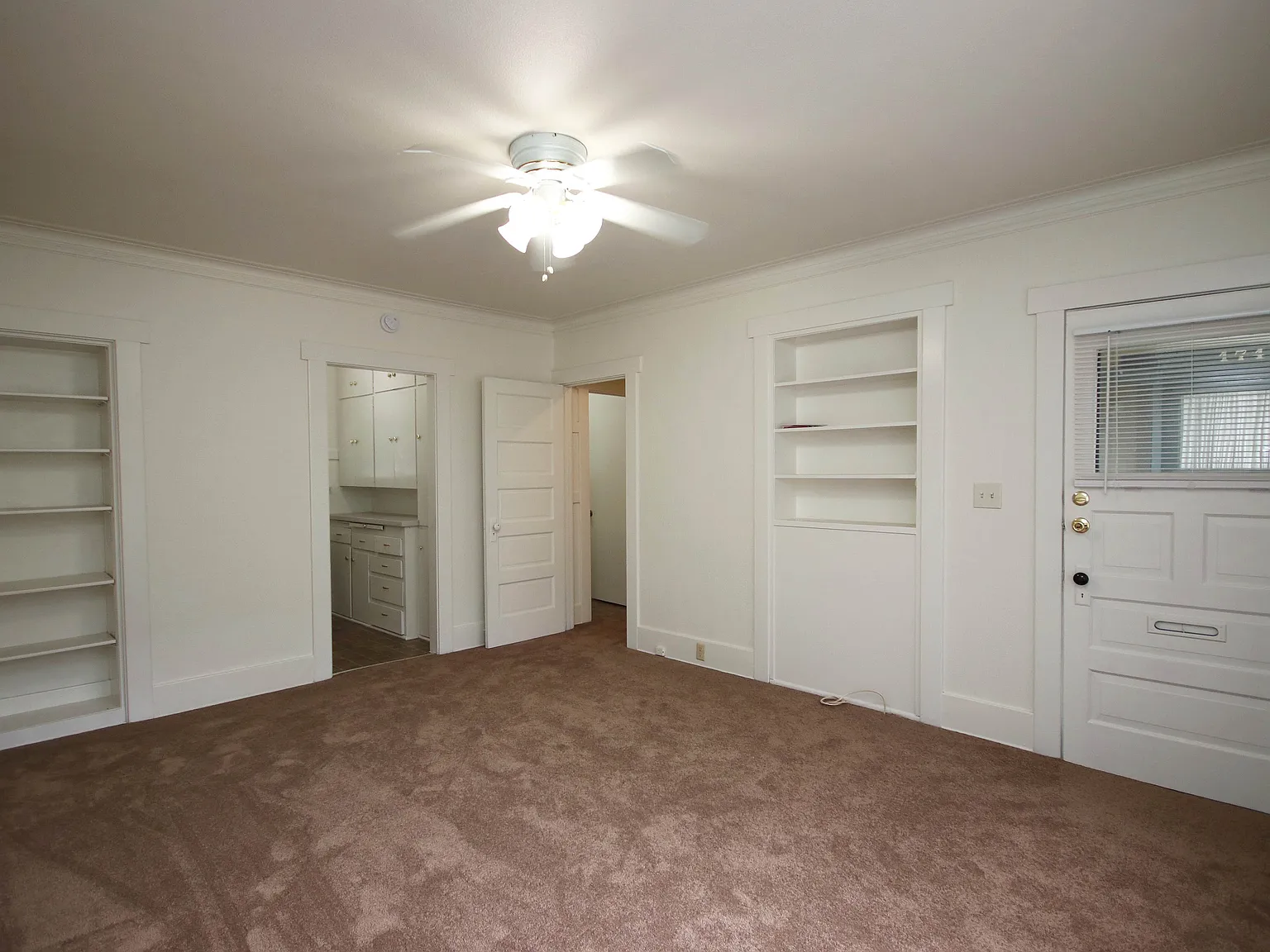 Studio, 370 sqft, $1,735 — Photo 4