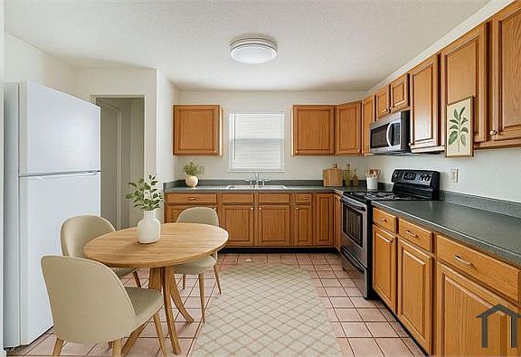2nd image of 712 E Floribraska Ave APT C