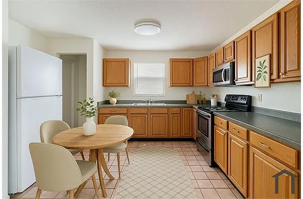 Building Photo - 712 E Floribraska Ave #C