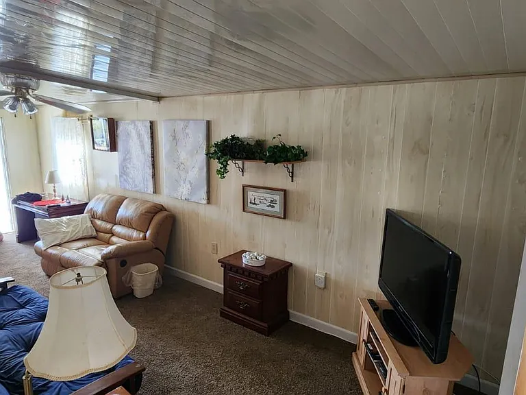 138 Flamingo St — Photo 5