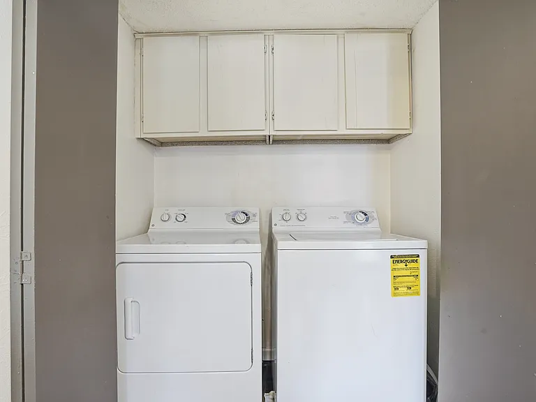 Washer/Dryer Included