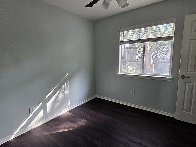 121 Amelia Ct — Photo 5