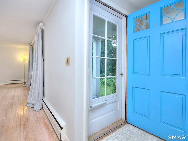 10 Woodcock Ln — Photo 3