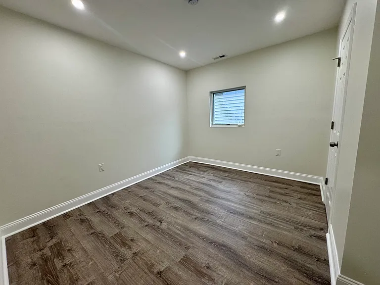 2413 Woodstock Ave #2 — Photo 5
