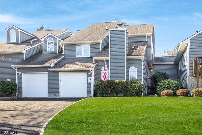 1st image of 15 Knutsen Dr