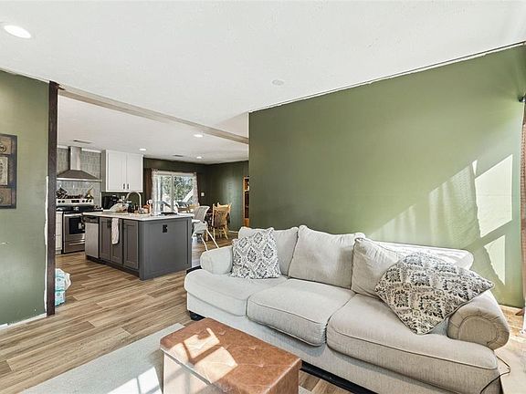 3rd image of 231 Tropic Ave