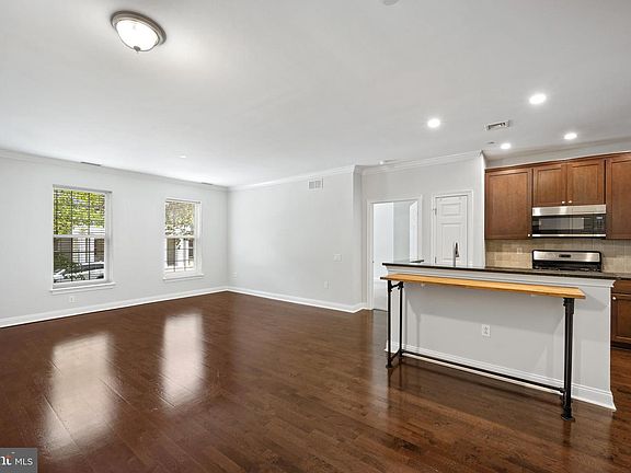 2nd image of 500 Admirals Way APT 106