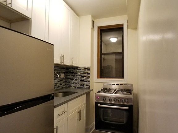 3rd image of 985 Ocean Ave #E6