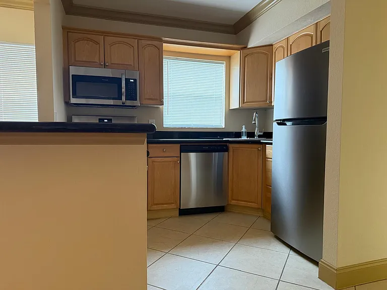 744 NE 14th Ave #12 — Photo 5
