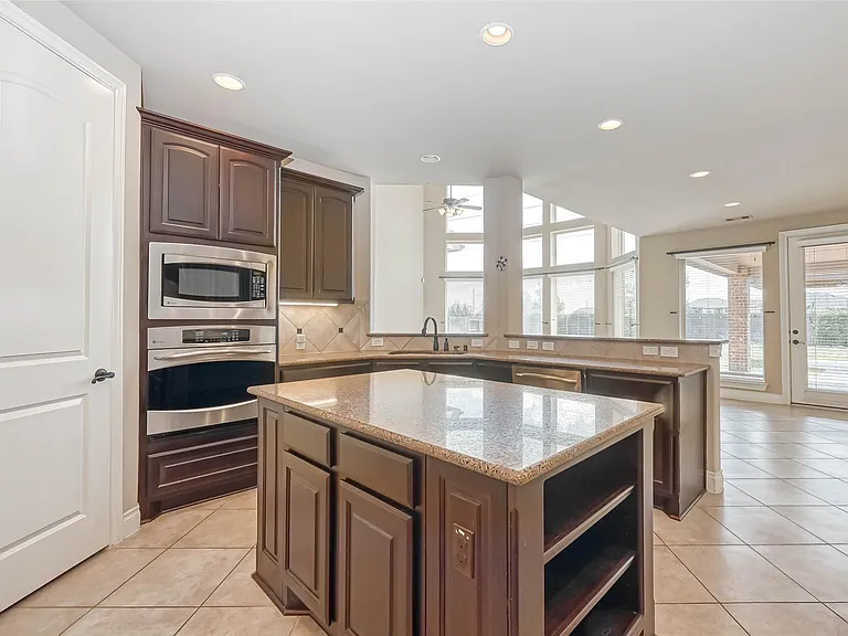 27415 Blinkwood Park — Photo 9