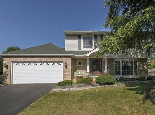 304 Stonehurst Ln, Roselle, IL 60172