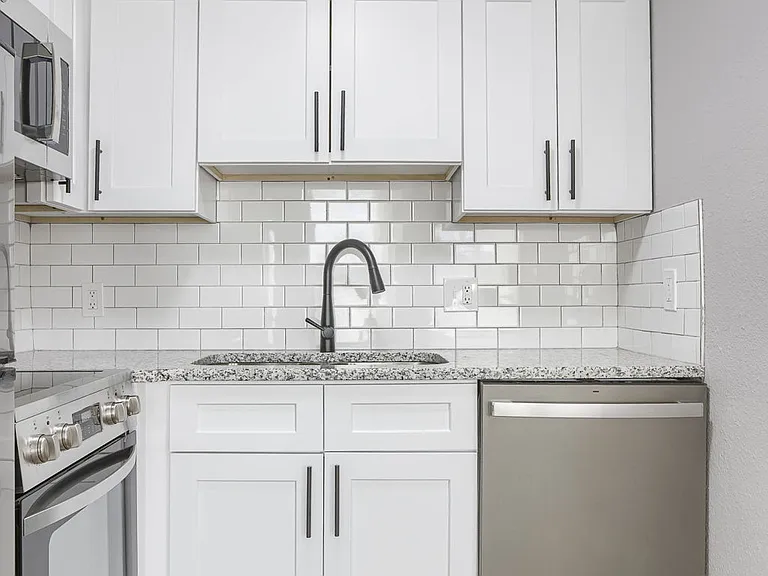 210 S 24th St #202 — Photo 2